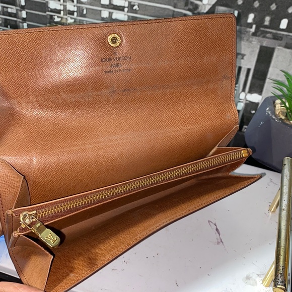 Authentic Louis Vuitton Monogram Sarah Wallet - Picture 9 of 16